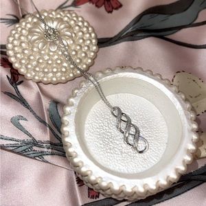 (925) Jane Seymour Infinity Diamond Necklace never worn wrapped in box silver